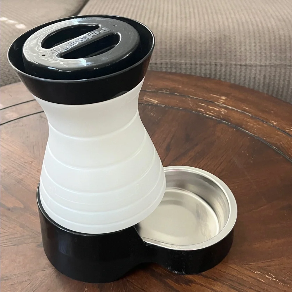 Petsafe Healthy Pet Gravity Waterer Water Dish Preowned